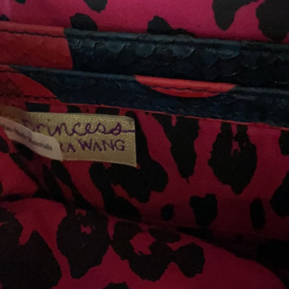 Princess Vera Wang ladies purse. - Picture 4 of 9